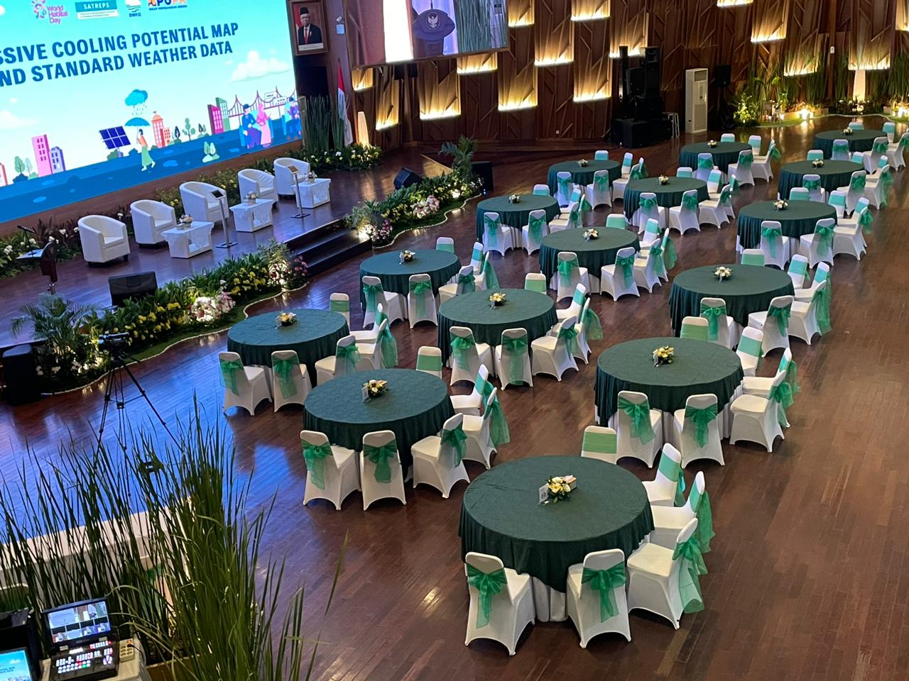 sewa meja bulat jakarta..